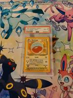 Pokémon Electrode #2 Holo Jungle 1999 PSA 8 no symbol error, Hobby en Vrije tijd, Verzamelkaartspellen | Pokémon, Ophalen of Verzenden