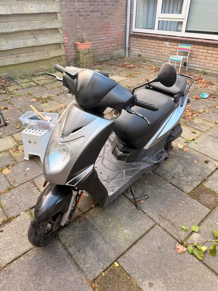 Scooter (defect) - 30/55 KM - Opknapper, Fietsen en Brommers, Snorfietsen en Snorscooters, Gebruikt, Kymco, Benzine, Ophalen