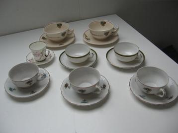 8 oude kop en schotels samen €10.00 van die oude oma beschikbaar voor biedingen