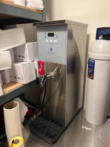 Heet water dispenser  beschikbaar voor biedingen