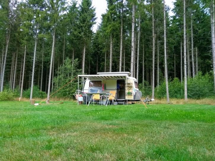 Bijna nieuwstaat Eriba Triton Touring Fashion, Caravans en Kamperen, Caravans, Particulier, tot en met 2, 500 - 750 kg, Rondzit