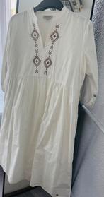 witte jurk met halve mouwen Maat M, merk Zusss, Kleding | Dames, Pyjama's, Verzenden, Zo goed als nieuw, Maat 38/40 (M)