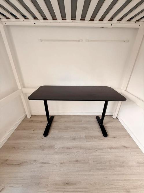 Zwart IKEA BEKANT Bureau 140x60 cm, Huis en Inrichting, Bureaus, Gebruikt, Bureau, In hoogte verstelbaar, Ophalen