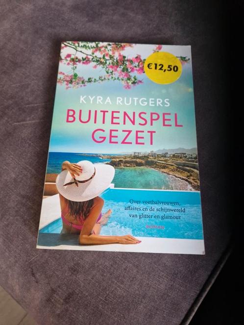 Kyra Rutgers - Buitenspel gezet, Boeken, Romans, Zo goed als nieuw, Nederland, Ophalen of Verzenden