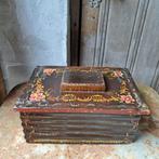 Brocante oud beschilderd houten kistje met deksel *Etage3*, Huis en Inrichting, Gebruikt, ., Ophalen of Verzenden, .
