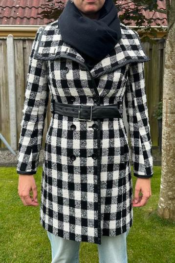 Karen Millen designer jas, maat 36 beschikbaar voor biedingen