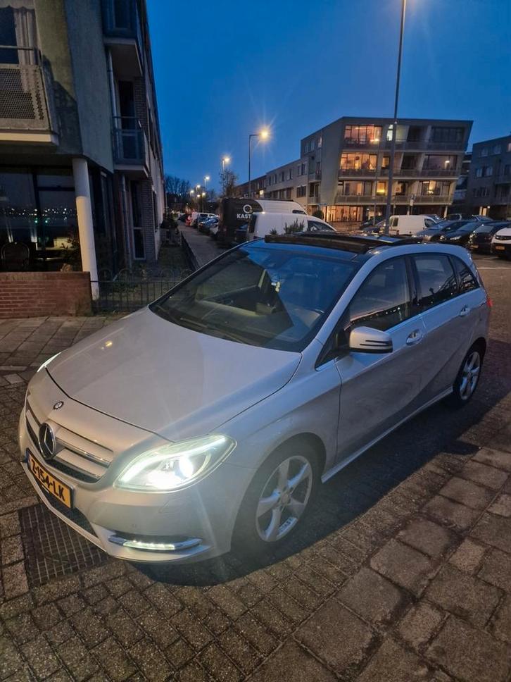 Mercedes-Benz B-Klasse 1.6 B200 5DRS Dct7 2013 Grijs, Auto's, Mercedes-Benz, Particulier, B-Klasse, ABS, Achteruitrijcamera, Adaptieve lichten