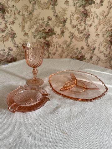 Zalmroze Glazen Setje: Wijnglas, Asbak, Schaaltje Vintage beschikbaar voor biedingen