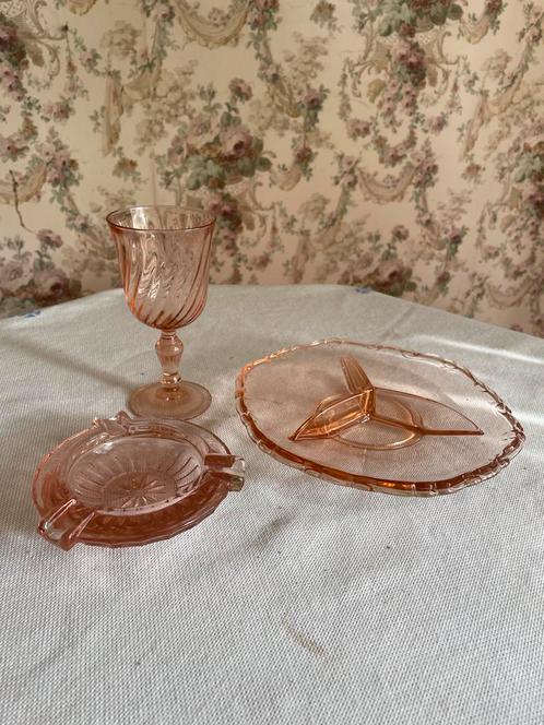 Zalmroze Glazen Setje: Wijnglas, Asbak, Schaaltje Vintage, Antiek en Kunst, Antiek | Glas en Kristal, Ophalen of Verzenden