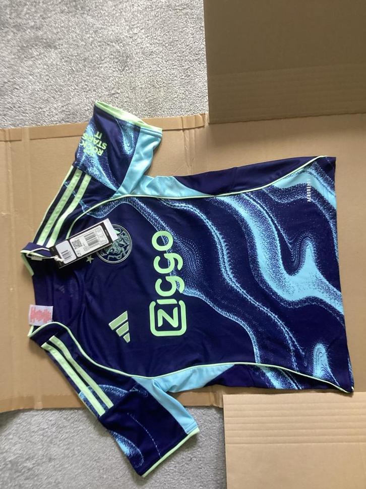 Ajax uitshirt en short 25/26 maat 140 Nieuw, Sport en Fitness, Voetbal, Nieuw, Shirt, Maat XS of kleiner, Verzenden