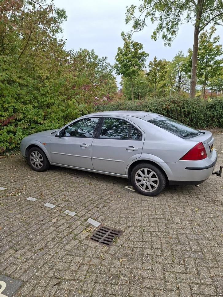 Ford Mondeo 1.8 16V First Edition nw apk  2001 Grijs, Auto's, Ford, Particulier, Mondeo, Benzine, B, Hatchback, Handgeschakeld