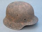 Duitse helm M42 bodemvondst, Ophalen of Verzenden