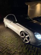 Mercedes-Benz E-Klasse 5.0 E500 Sedan AUT 2002 Grijs, Auto's, Automaat, Achterwielaandrijving, 8 cilinders, Leder