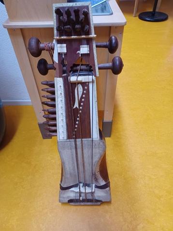 Indian Sarangi beschikbaar voor biedingen