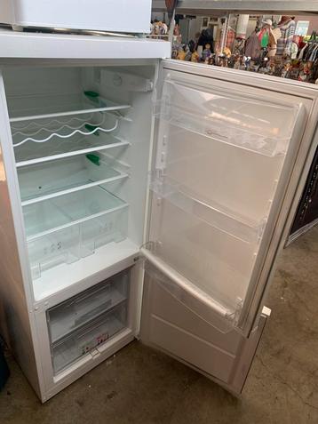 Koelkast dubbeldeurs Zanussi zeer goede staat 150 x60 cm beschikbaar voor biedingen
