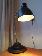 Vintage industriële tafellamp. De lamp komt van de jaren 60, Huis en Inrichting, Lampen | Tafellampen, Gebruikt, Ophalen of Verzenden