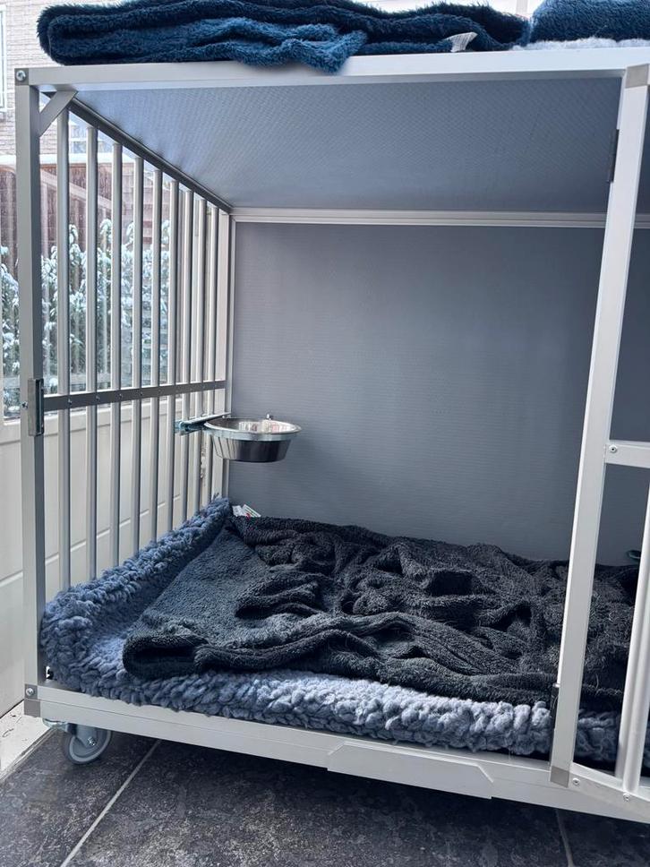 Bench, Dieren en Toebehoren, Hondenbenches, Zo goed als nieuw, Ophalen