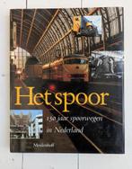 Boek Het spoor, 150 jaar spoorwegen in Nederland, 1989, Boeken, Vervoer en Transport, Ophalen of Verzenden, Zo goed als nieuw