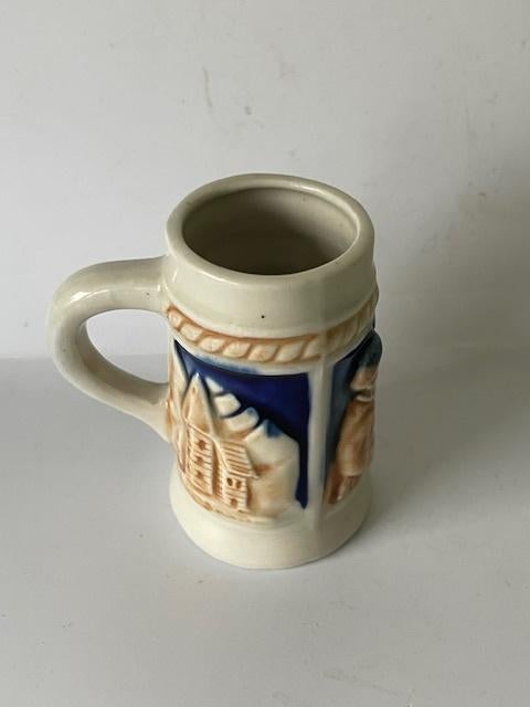 Vintage miniatuur bierpul / mok. Beker van keramiek klein., Ophalen