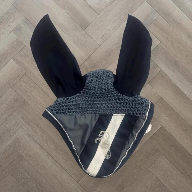 Cavallino Oornetje – Donkerblauw met Zilveren Details, Dieren en Toebehoren, Paarden en Pony's | Overige Paardenspullen, Zo goed als nieuw