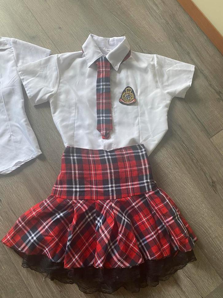 Engels schooluniform rok met 2 bloesjes en stropdas, Kleding | Dames, Carnavalskleding en Feestkleding, Zo goed als nieuw, Maat 34 (XS) of kleiner