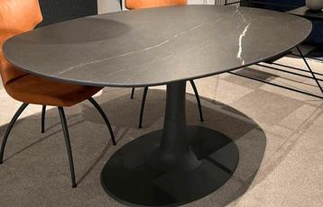 Leolux Columna ovalen tafel keramiek NIEUW beschikbaar voor biedingen