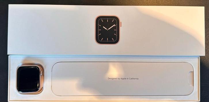 Apple Watch Series 5 40mm - Roségoud, Sieraden, Tassen en Uiterlijk, Smartwatches, Gebruikt, iOS, Roze, Afstand, Waterdicht, Ophalen
