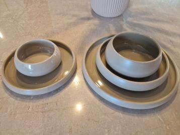 Bricard Bondy Porcelain Japandi servies beige set + extra's beschikbaar voor biedingen