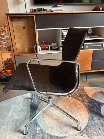 Eames EA107 Vitra Zwart Hopsak beschikbaar voor biedingen