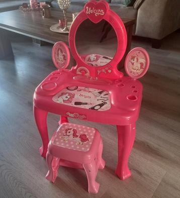 Kaptafel/make-up tafel met krukje beschikbaar voor biedingen