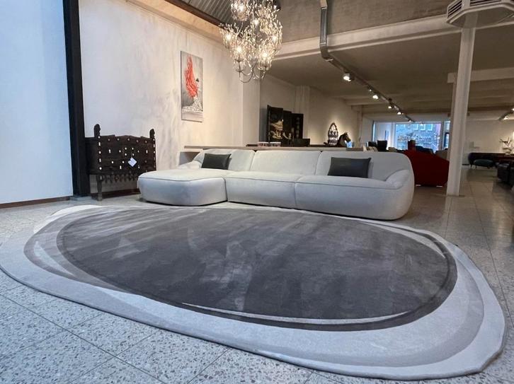 Leolux Pode Shallow tapijt kleur Mud large NIEUW, Huis en Inrichting, Stoffering | Tapijten en Kleden, Nieuw, 200 cm of meer, Rechthoekig