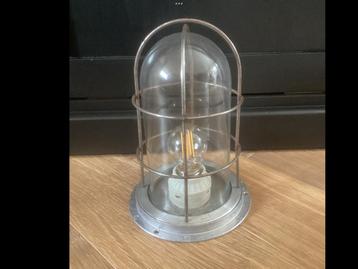 Oude vintage/industriële plafondlamp industrieel. beschikbaar voor biedingen