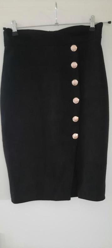 Elegante zwarte rok met gouden knopen - Maat M beschikbaar voor biedingen