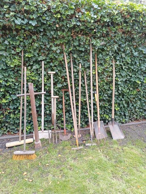 Partij tuingereedschap - bezem, hark, schop, spade, vork, Tuin en Terras, Hand-tuingereedschap, Gebruikt, Bezem, Ophalen of Verzenden