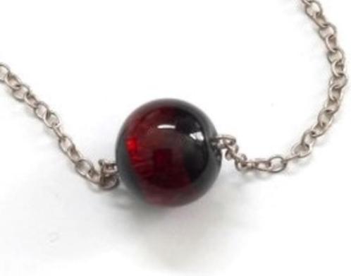 Rood glazen bolletje aan geïntegreerde ketting, Sieraden, Tassen en Uiterlijk, Kettingen, Zo goed als nieuw, Zilver, Rood, Ophalen