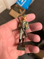 Schusso soldaat met geweer op de borst, Antiek en Kunst, Ophalen of Verzenden