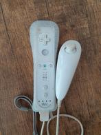 Wii controllers met nunchuck en andere accessoires, Spelcomputers en Games, Wii-mote of Nunchuck, Wii, Ophalen of Verzenden, Zo goed als nieuw
