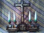 Origineel Art Deco kruisbeeld met kaarsen van hout 44 cm.