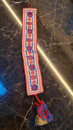 Geborduurde Wandhanger met Belletje, Ophalen