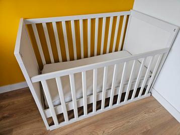 Wit Ledikant, Verstelbaar & Om te Bouwen + Matras beschikbaar voor biedingen