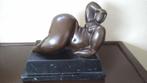 bronzen beeld dikke dame zwart marmeren voet 8.5 kg zwaar, Brons, Ophalen