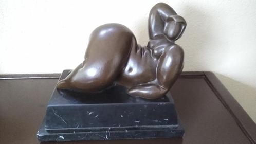 bronzen beeld dikke dame zwart marmeren voet 8.5 kg zwaar, Antiek en Kunst, Antiek | Koper en Brons, Brons, Ophalen