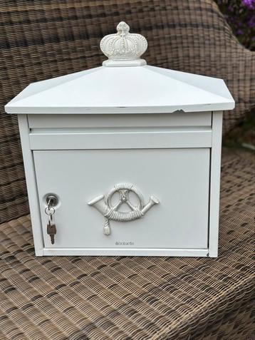 BRABANTIA Brievenbus B210 met posthoorn en kroon, Wit  3   beschikbaar voor biedingen