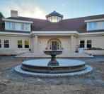 Grote fontein met fontein sproeier