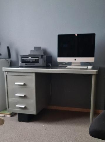 Industrieel stalen bureau (Blerk) '60 beschikbaar voor biedingen