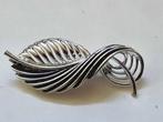 Mooie flinke zilverkleurige broche Coro, Sieraden, Tassen en Uiterlijk, Ophalen, Zo goed als nieuw, Zilver, Overige materialen