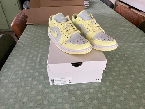 Nike Air Jordan 1 Low Lemonade - 38,5, Kleding | Dames, Schoenen, Nieuw, Sneakers of Gympen, Wit, Ophalen of Verzenden