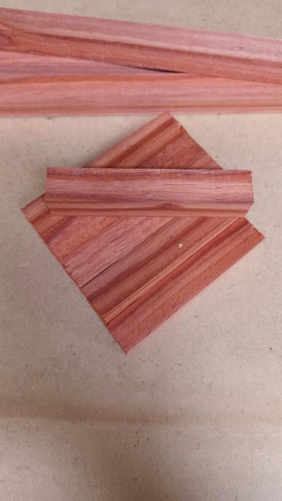 Padouk balkjes voor mooi draaiwerk., Verzamelen, Poppenhuizen en Toebehoren, Zo goed als nieuw, Poppenhuis, Ophalen of Verzenden