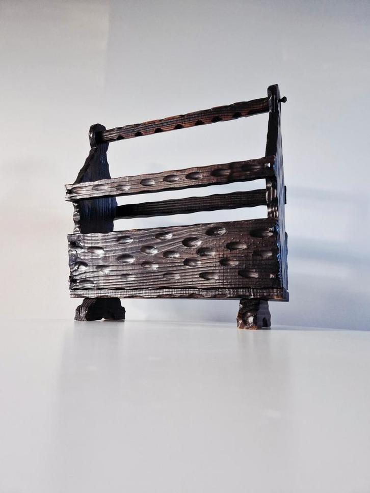 Brutalist Tijdschriftenrek - Spaans Design, Huis en Inrichting, Woonaccessoires | Krantenbakken en Lectuurbakken, Zo goed als nieuw