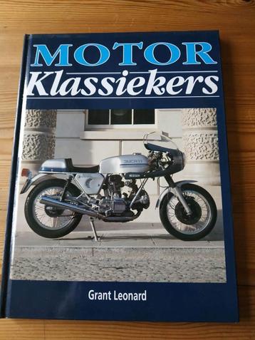 Boek motorfietsen 'Motor Klassiekers' Grant Leonard beschikbaar voor biedingen